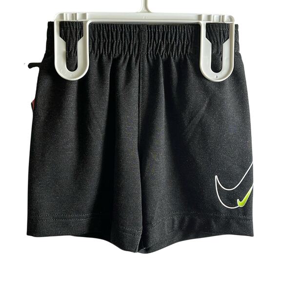 Nike 2-piece boys Gray black short sleeve shorts set 2T - Picture 2 of 3